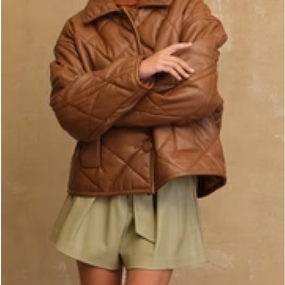 Elie Elie Tahari. Faux leather quilted coat featuring drop shoulder sleeves - Picture 3 of 6